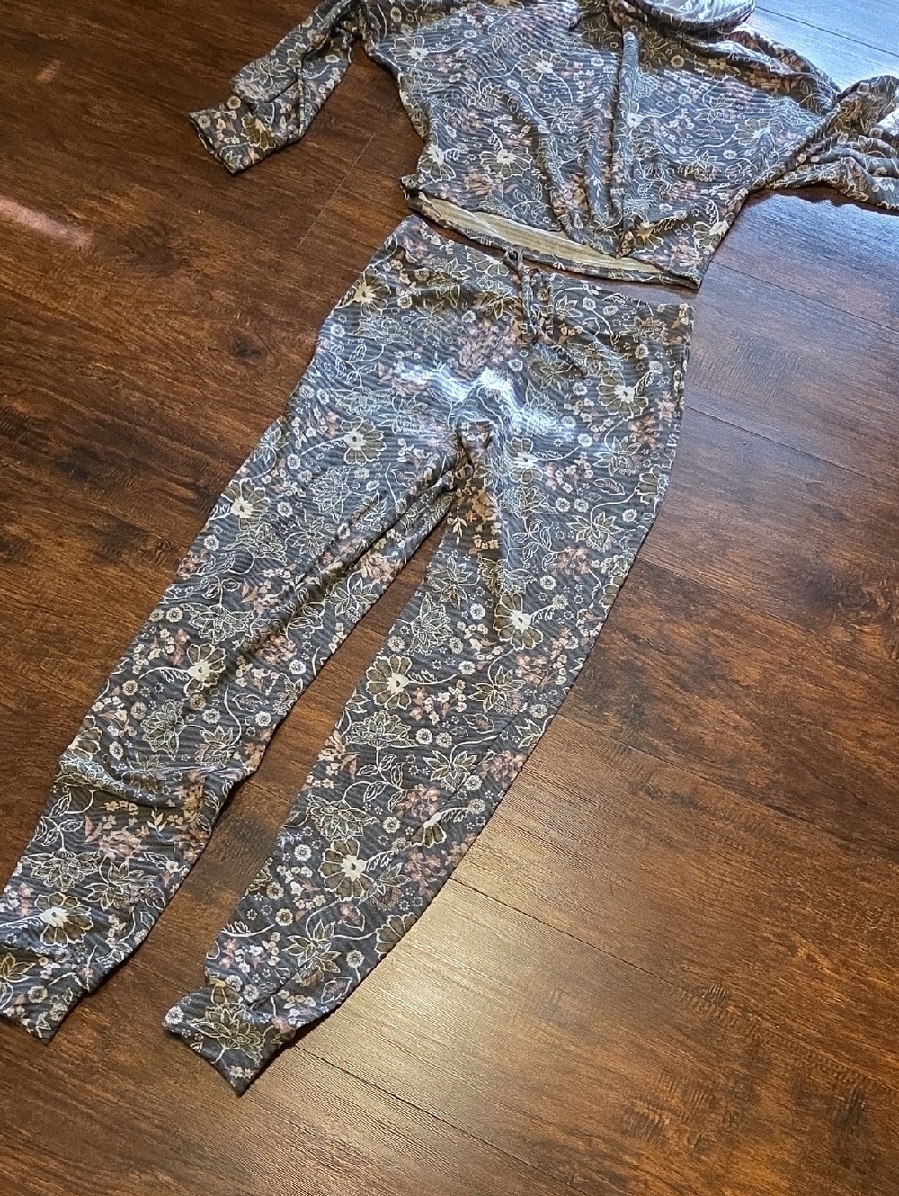 Cotton blend loungewear set, Lady Curvaceous floral print hoodie and jogger pant